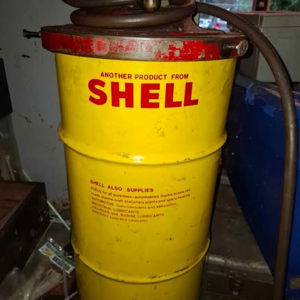 Shell Vintage 120lb Grease Dispenser Oil Drum with Lever Pump